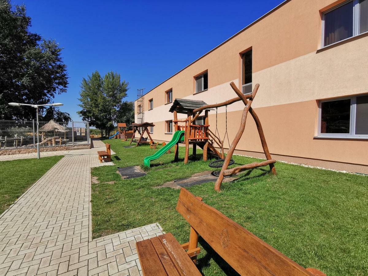 Malkia Penzion Orechova Poton Exterior photo